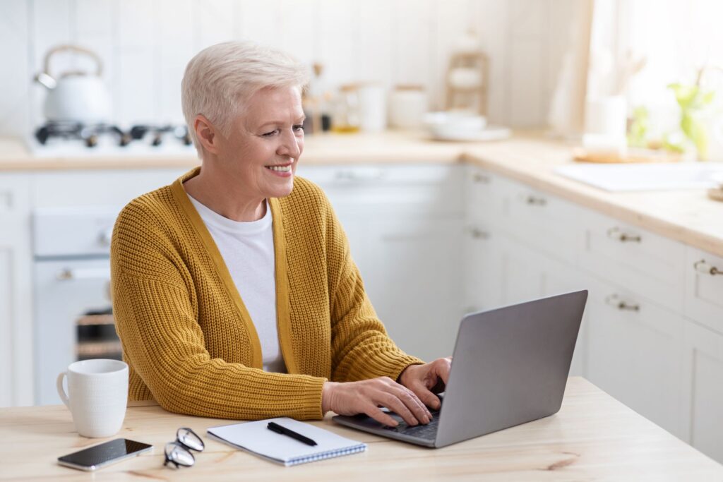 femme senior aidante bénéficiant d'une majoration de trimestres